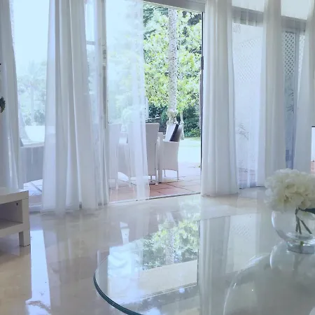 Vivaldi Boutique Jardines Del Mar Марбелья